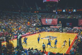 KAIYUN 中国大陆-“青岛队主场迎战劲敌，现场气氛火爆”，青岛队主场在哪