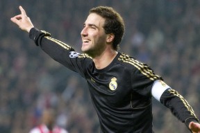 Kaiyun APP-“德国足球火药味十足，争冠局势日益激烈”，德国足球强大