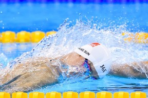 开云网页版-“极限漂移：高速弯道中的速度与美学”，弯道漂移超车