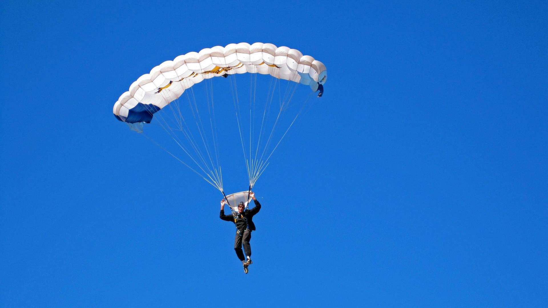 全球极限滑翔伞冠军赛,飞越云端的速度与优雅,滑翔伞越野赛